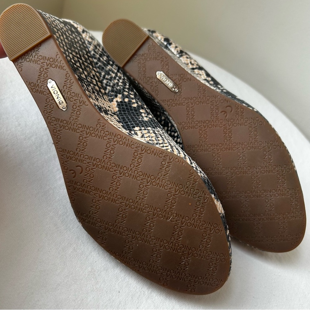 Vionic Snake-Print Wedge Pumps - Beige Black Size 7 - Picture 5 of 7